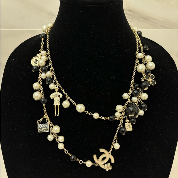 Chanel Necklace. - Picture 2 of 2
